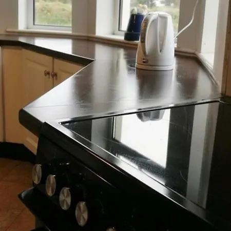 Nature Retreat - Sleeps 4 & Wild Ponies