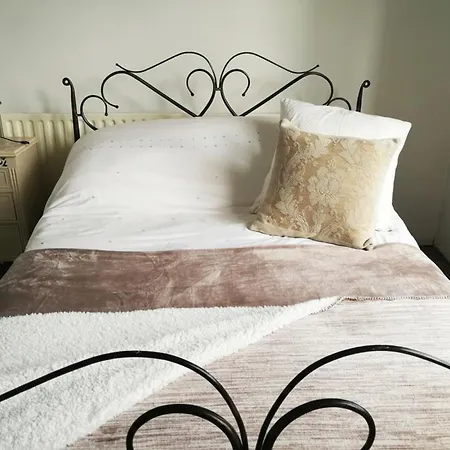 Nature Retreat - Sleeps 4 & Wild Ponies *